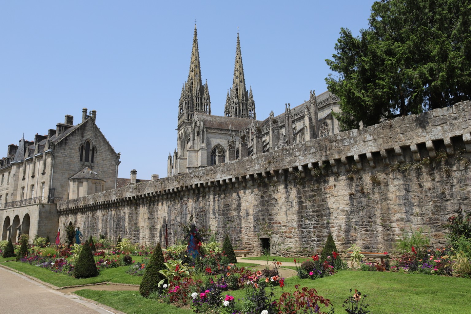 Saint-Corentin Cathedral above the Jardin de la Retraite in Quimper, Brittany